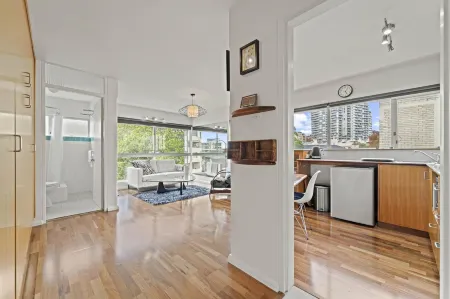 Heart of the City Minutes from Macleay Street