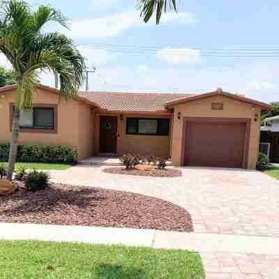 3 Bed - Sleeps 6 - Free Parking - 5 Mins to Beach Others