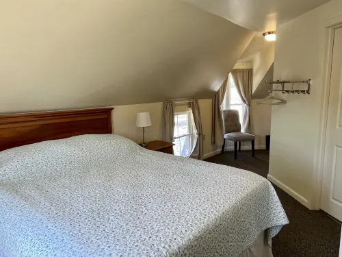 The Attleboro House - 2-Star