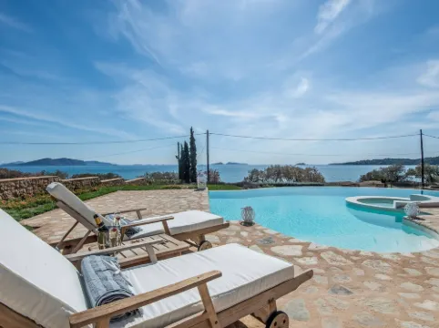 Beautiful Villa Near Sea in Peloponnese