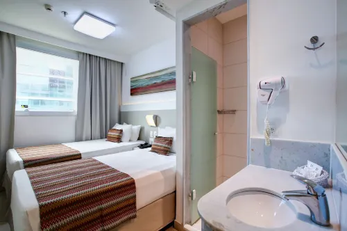 Transamerica Fit Vitória Reta da Penha Hotels in Каріасіка
