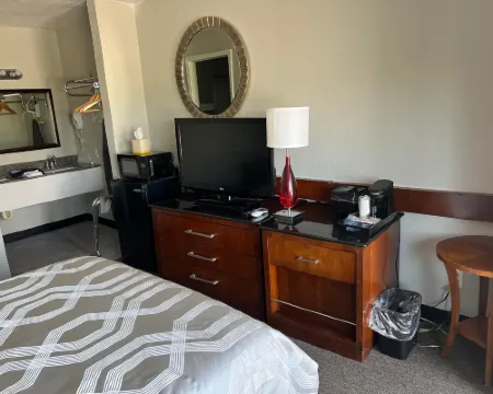 Maple Tree Inn Hotels in Laclede County