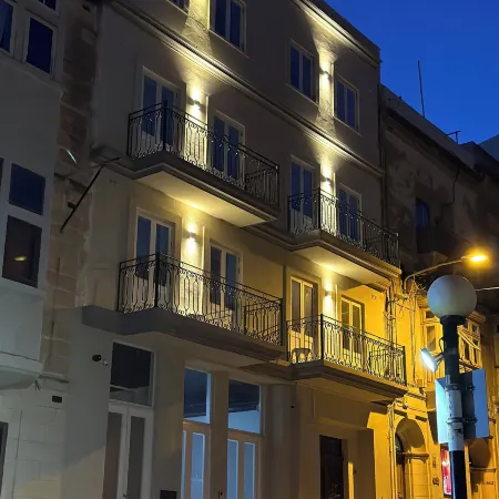 The Central Guesthouse Отели в г. Хамрун