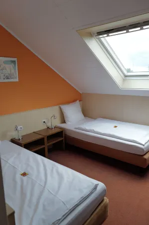 Hotel am Bad Отели в г. Кёнген