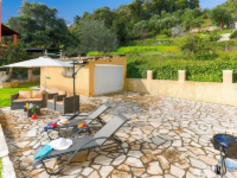 ヴィラ シーサンライズ イン ペラマ ペラマのホテル