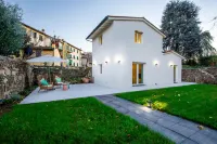 The City Oasis, a Villa Inside Lucca with Private