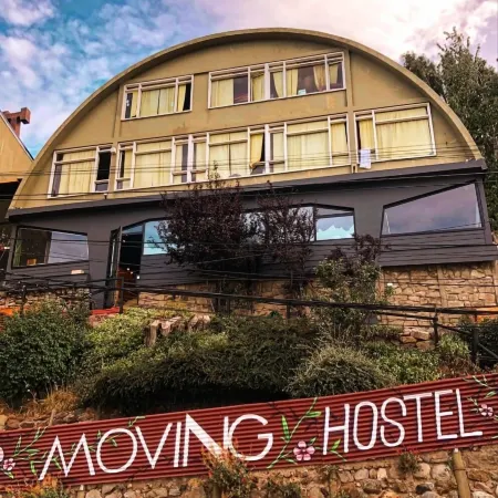 Moving Hostel Travel Bar