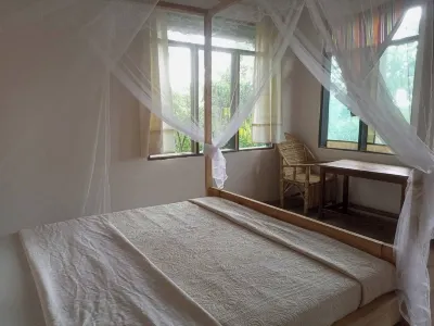 Little Monkey Camp Hotel dekat Kibale National Park