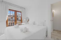 La Campana Apt with Pool by Costarentals - Ref 60