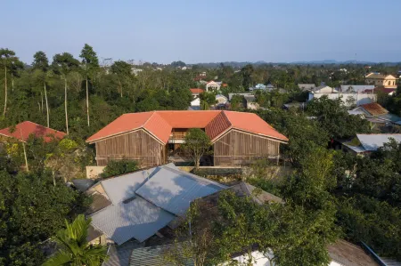 HACHI HOMESTAY & SPA Отели рядом с достопримечательностью «Hon Chen»