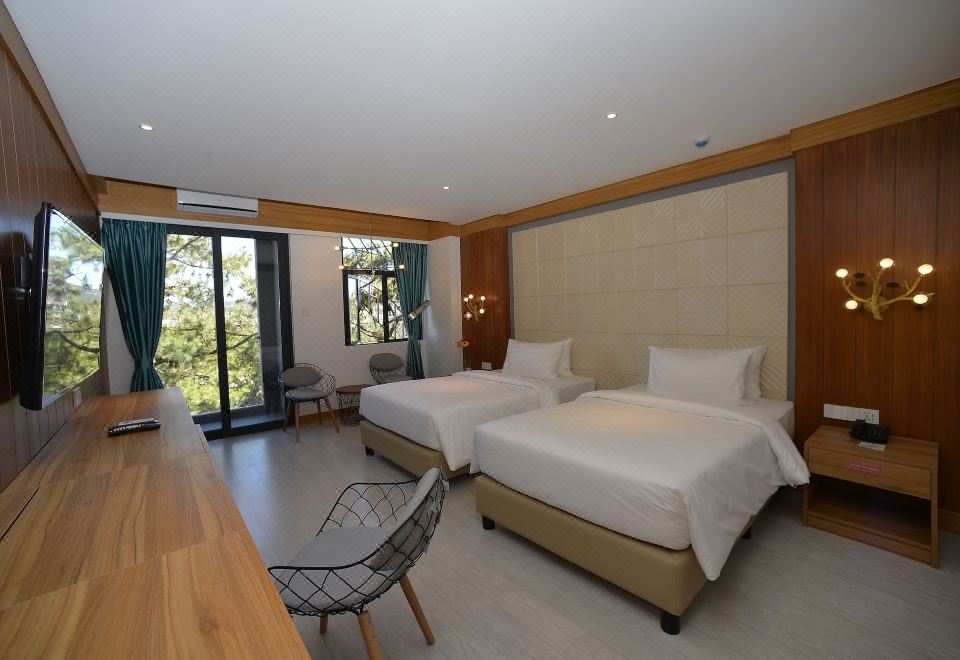 1. 더 오차드 호텔..