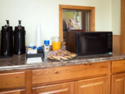 Howard Johnson by Wyndham Spokane Hotels in Spokane