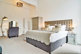 Joivy Luxury George Street Apartments: Edinburgh Suite