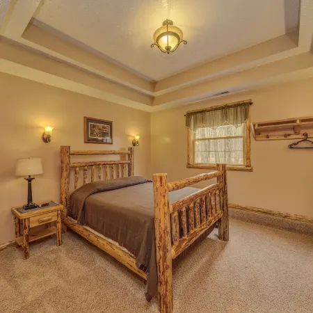Sojourner's Lodge & Log Cabin Suites