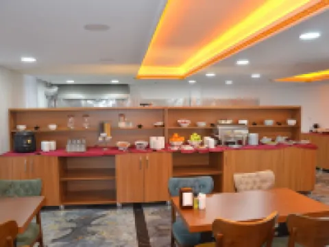 ปิเยซ โอเทล โรงแรมในอันตัลยา