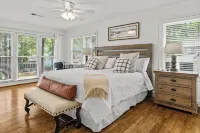 Urban Retreat @ Reynolds Lake Oconee. Enjoy Vibrant Lake Views. Relax & Recharge