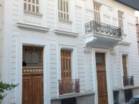 2 Bed Flat - Sleeps 4 - Pets - Parking - Wifi Hotels in Syntagma