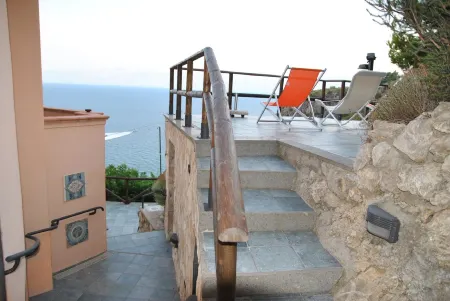 Romantic Cove Sea View Villa 7 km Far from Sperlonga Отели в г. Сперлонга