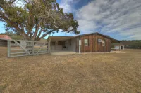 Ohana Ranch Cabin - 12 Minutes to Historic Main St Hotels in Gillespie County