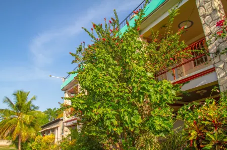 Rollanda Hotel Restaurant Отели в г. Жакмель