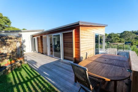 Kingfisher Views - Premium Family House in Oneroa