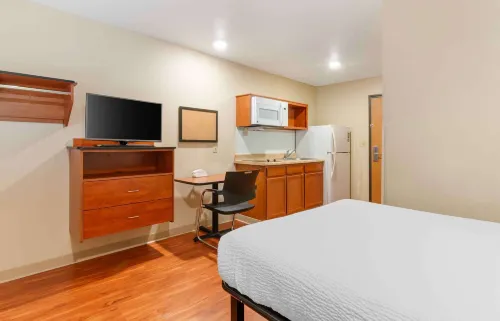 Extended Stay America Select Suites - Kansas City - Stadium Hotels in Sugar Creek