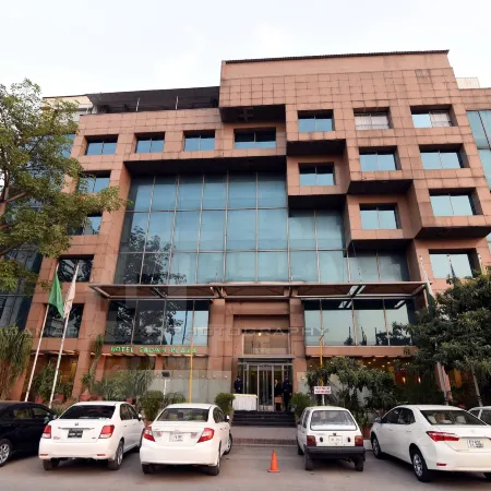 Hotel Crown Plaza Islamabad Отели рядом с достопримечательностью «Торговый центр Centaurus»