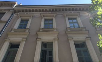 Chestnut & Eliza Suites - Superior Homes Downtown