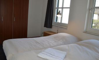 Stylish Thatched Villa with 2 Bathrooms Near Giethoorn