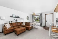Charming 2-Bedroom Home/Side-by-Side Duplex/Dog-Friendly