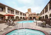 Ayres Hotel Redlands - Loma Linda - piscina