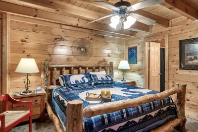 Luxe 3B/3B Cabin Close to all attractions - Fall Special! Hotel dekat Smoky Mountain Ziplines