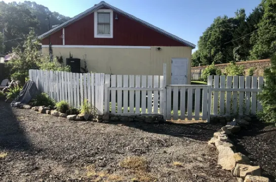 3B/1FB/Kitchen, Center of Town, The Cottage @ the Manor