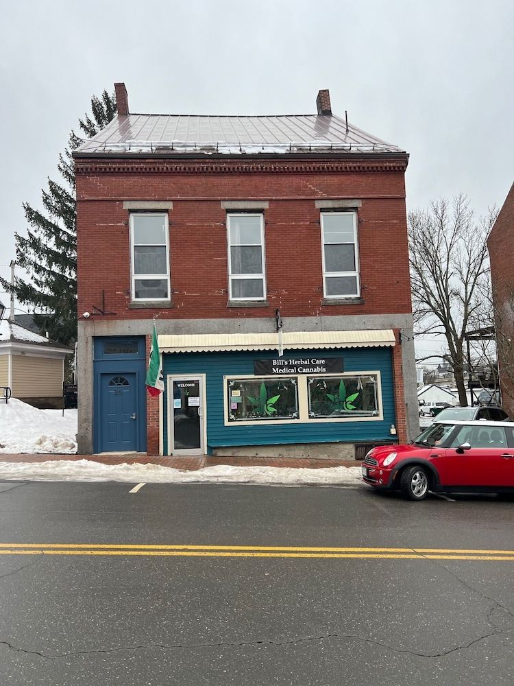 Top floor loft apartment in downtown Bath