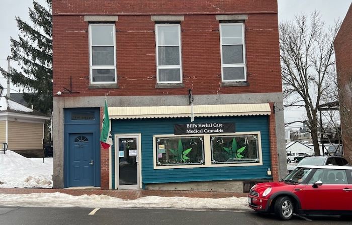 Top floor loft apartment in downtown Bath