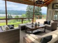 Woodinville Wine Country Tuscan/Chateau Style Home w/ Winery. Wines by appt. Hotels in Cottage Lake