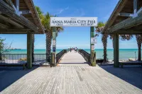 Expansive Gulf Views and Gourmet Kitchen - Spectacular Beachfront Retreat Hotels in Holmes Beach