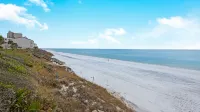 Steps to Beach and Pool Access - Cozy Coastal Haven Hotel a Seaside