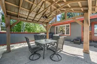 Amazing Outdoor Spaces and Fully Stocked Kitchen - Charming Cozy Retreat Hotels in Deschutes County