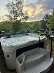 Very Clean, Modern Cottage with Hot Tub! Hotels in Henry County