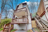 Cute condo with deck & fireplace - snowbird-friendly