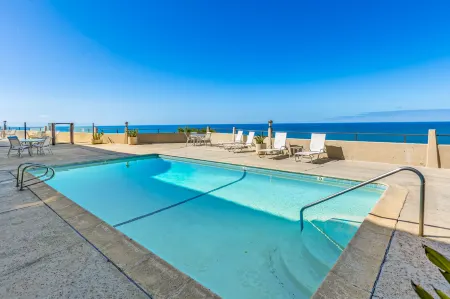 Ocean Vistas and Luxurious Amenities - Exquisite Coastal Retreat