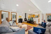 Charming Cottage with Fire Pit and Outdoor Grill - Inviting Getaway Các khách sạn ở Egg Harbor