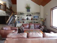 Ski-in Access and Resort Amenities - Spacious Cozy Retreat Hotels in Saint Mary's