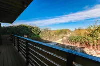 Beach Access and Gorgeous Views - Charming Coastal Haven Hotel a Norfolk