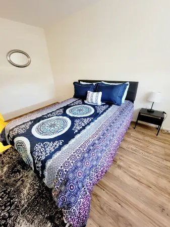 Well-Equipped Kitchen and Seasonal Pool - Beautiful Spacious Retreat Отели в г. Челтнем Тауншип