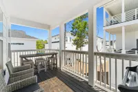 Coastal Vibes and Spacious Living - Charming Florida Retreat Hotel di Inlet Beach