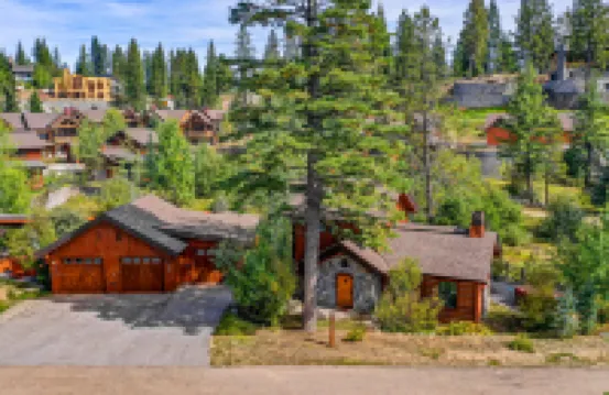 Charming Mountain Retreat with Hot Tub - Cozy Ski in/Out Escape