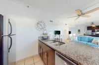 Modern condo with Gulf view, shared pool, hot tub - walk to the beach Hotels in Baldwin County