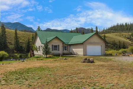 Gourmet Kitchen and Stunning River Views - Serene Retreat